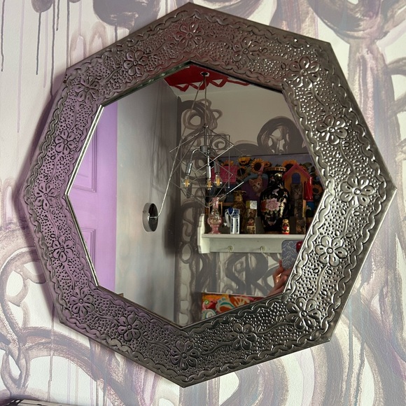 Vintage Mexican Tin Mirror Handcrafted - Hammered Hexagon - Picture 8 of 12